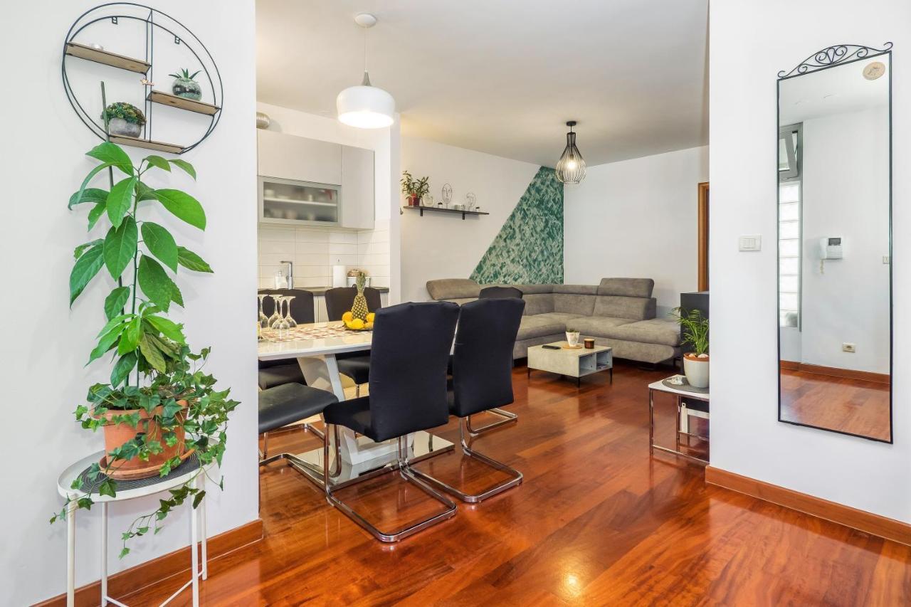 Airy 2-Br Apt W/ Open Layout & Modern Design Διαμέρισμα Σπλιτ Εξωτερικό φωτογραφία