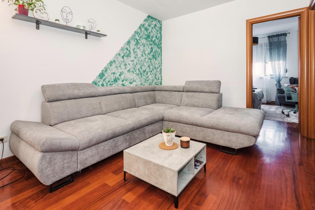 Airy 2-Br Apt W/ Open Layout & Modern Design Διαμέρισμα Σπλιτ Εξωτερικό φωτογραφία