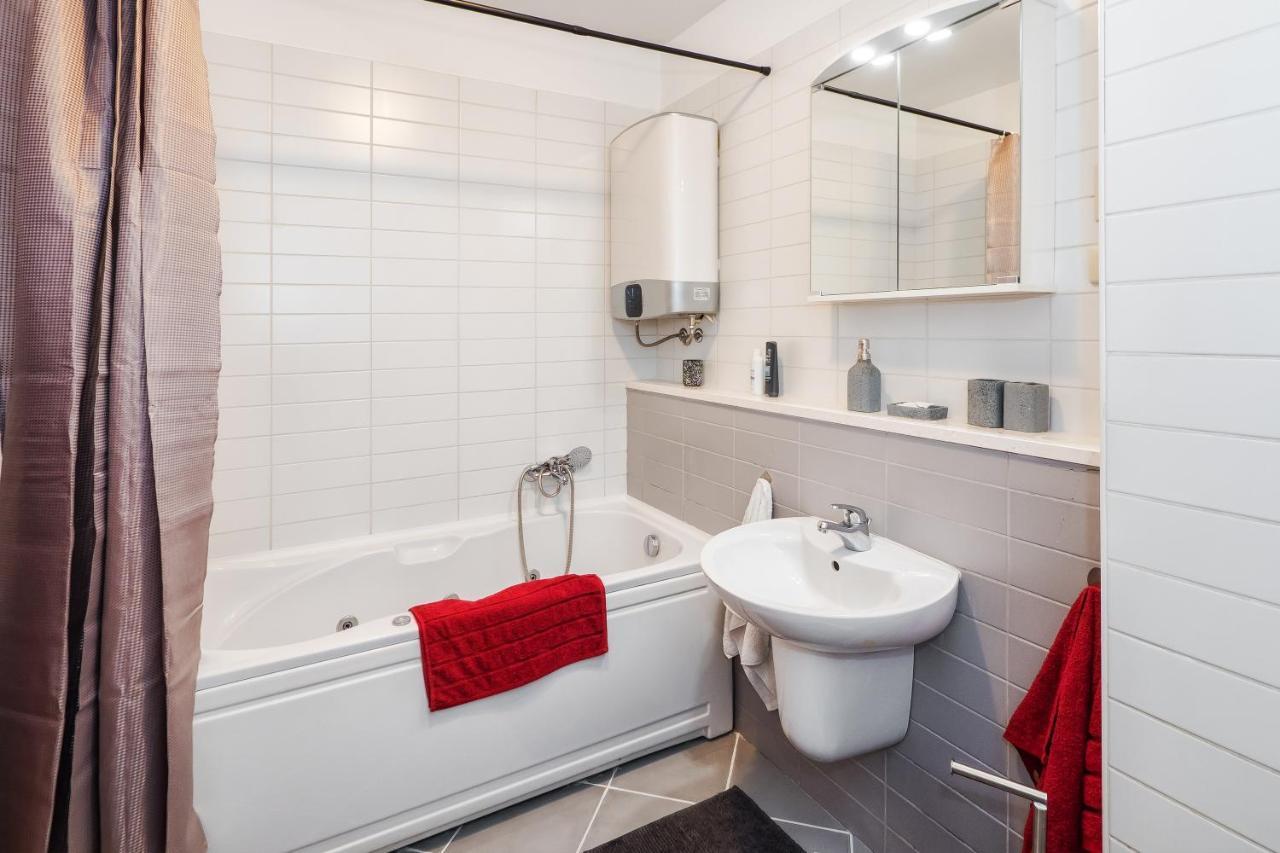 Airy 2-Br Apt W/ Open Layout & Modern Design Διαμέρισμα Σπλιτ Εξωτερικό φωτογραφία